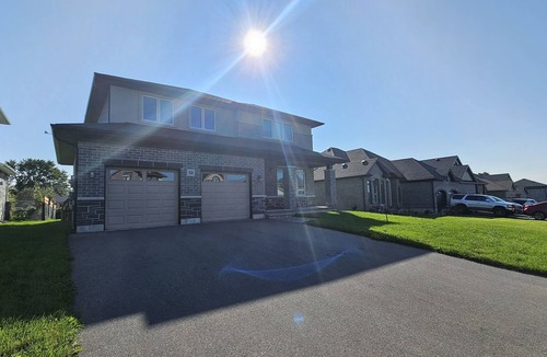 Belleville House | Spacious 5-bedroom house with AC, WiFi in brilliant Quinte West