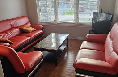 Belleville House | Spacious 5-bedroom house with AC, WiFi in brilliant Quinte West