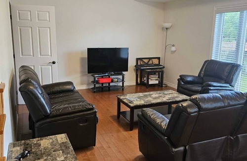 Belleville House | Spacious 5-bedroom house with AC, WiFi in brilliant Quinte West