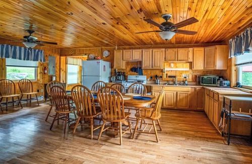 Hammond Cabin | Spacious 5 Bedroom Cabin Riverfront/Black Lake Access