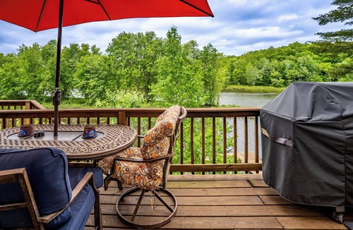 Hammond Cabin | Spacious 5 Bedroom Cabin Riverfront/Black Lake Access