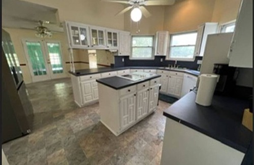 Gordonville Cabin | Spacious 5-bedroom cabin in charming Howe with WiFi, AC
