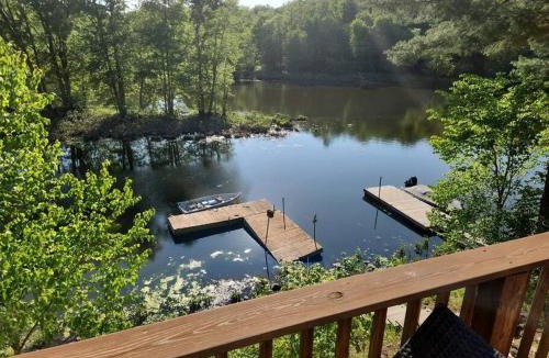 Hammond House | Spacious 5 Bedroom Cabin with Riverview & Black Lake Access