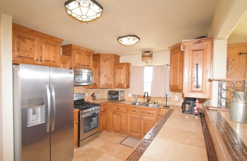 Alba House | Spacious 5-bedroom country house in beautiful Alba with AC on lake Fork