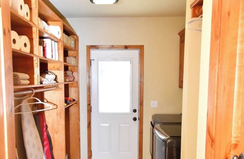 Alba House | Spacious 5-bedroom country house in beautiful Alba with AC on lake Fork