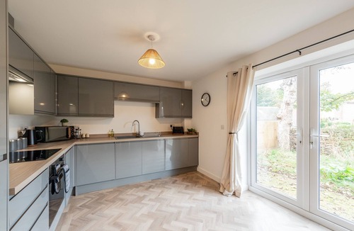 Newark upon Trent House | Spacious 5-Bedroom House in Nottingham