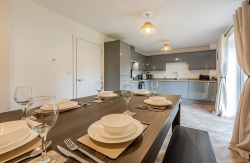 Newark upon Trent House | Spacious 5-Bedroom House in Nottingham