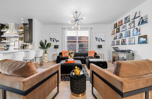 Fort Worth House | Spacious 5-bedroom house in serene Fort Worth with Poolside Luxe Escape
