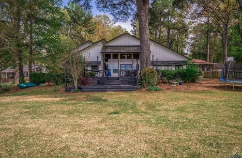 Gladewater House | Spacious 5-bedroom house with AC, WiFi in charming Gladewater