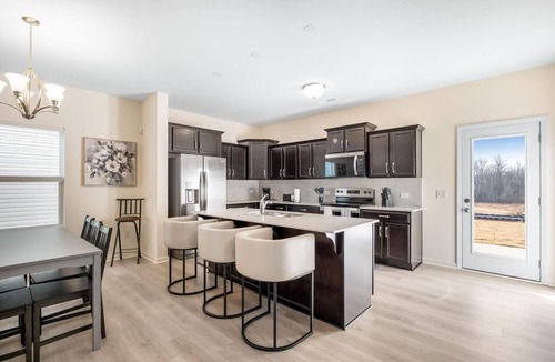 Ruffin House | Spacious 5-bedroom house access to Gym and two Pools