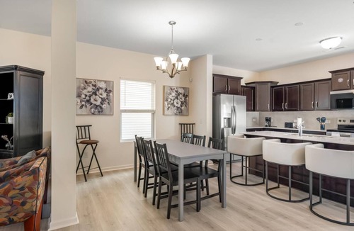 Ruffin House | Spacious 5-bedroom house access to Gym and two Pools