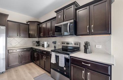 Ruffin House | Spacious 5-bedroom house access to Gym and two Pools