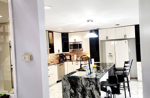 Bay Shore House | Spacious 5-bedroom house in lovely Bay Shore with AC. Mega Home 5000sqf