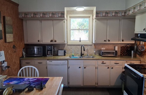 Brownwood House | Spacious 5-bedroom house with AC in wonderful Brownwood