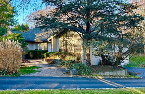 Dix Hills House | Spacious 5-bedroom house in marvelous Dix Hills with AC