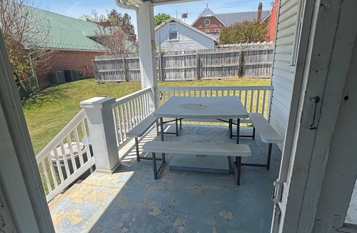 Fincastle House | Spacious 5-bedroom house in serene Fincastle with AC