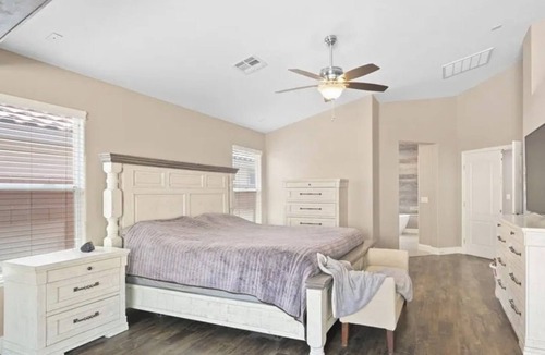 Las Vegas House | Spacious 5-bedroom house in amazing Las Vegas with fitness room, WiFi