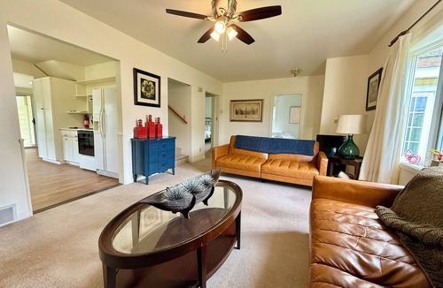 Green Acres House | Spacious 5-bedroom house in peaceful Tonawanda with WiFi, AC
