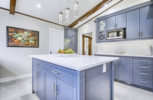 King House | Spacious 5-Bedroom Home Near Toronto - Huge Backyard & Patio - BBQ & Fire Pit