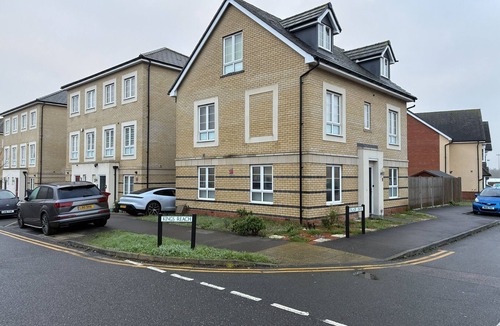 Slough House | Spacious 5 Bedroom Home in Langley