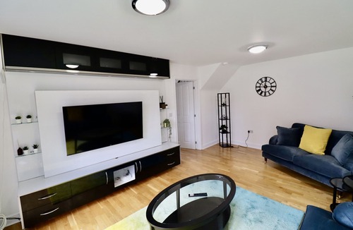 Slough House | Spacious 5 Bedroom Home in Langley