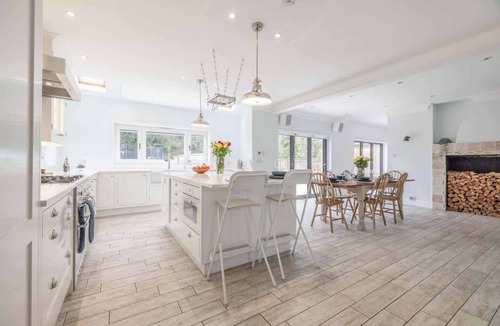 Windsor City Centre House | Spacious 5-Bedroom Home in Windsor