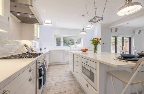 Windsor City Centre House | Spacious 5-Bedroom Home in Windsor