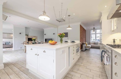 Windsor City Centre House | Spacious 5-Bedroom Home in Windsor