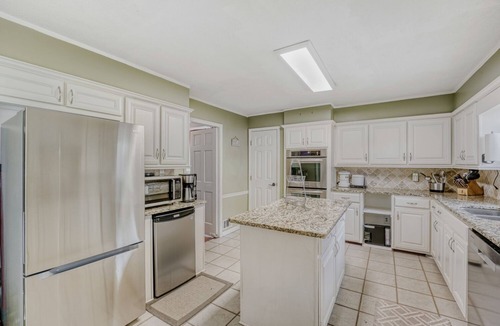 Dunwoody House | Spacious 5 -bedroom home, backyard entertainment, basement suite, MARTA access