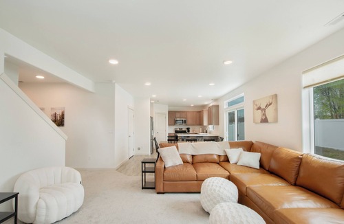 Nampa House | Spacious 5-bedroom home in Prime Central Location