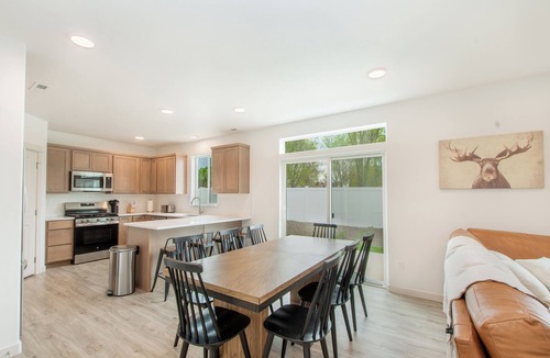 Nampa House | Spacious 5-bedroom home in Prime Central Location