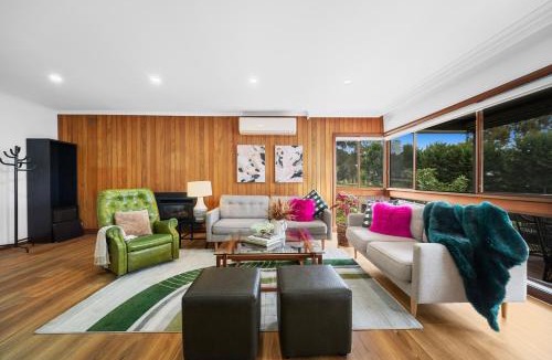 Endeavour Hills House | Spacious 5-Bedroom Home & Pool