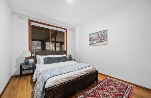 Endeavour Hills House | Spacious 5-Bedroom Home & Pool