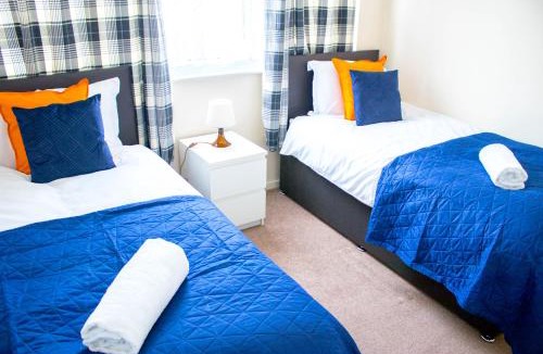 Tilbury House | Spacious 5-Bedroom Home - Sleeps 11 & Free Parking