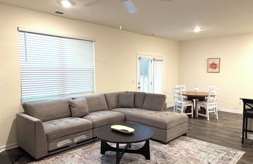 Newnan House | Spacious 5-Bedroom Home Near Piedmont Hospital in Newnan with AC, WiFi, W&D