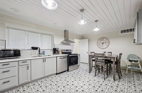 Deweyville House | Spacious 5-Bedroom Home in Orange