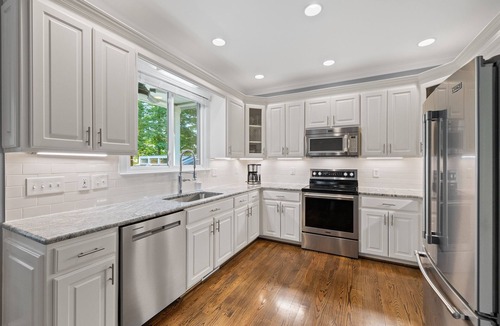 North Raleigh House | Spacious 5 Bedroom, Hot Tub, Arcade Room, EV Charger, Handicap & Quiet Culdesac!