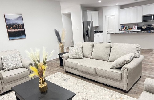 Rosenberg House | Spacious 5-bedroom house with WiFi and AC in charming Richmond.