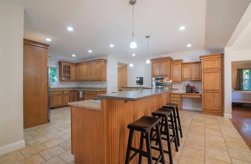 Westerly House | Spacious 5-bedroom house with Pool