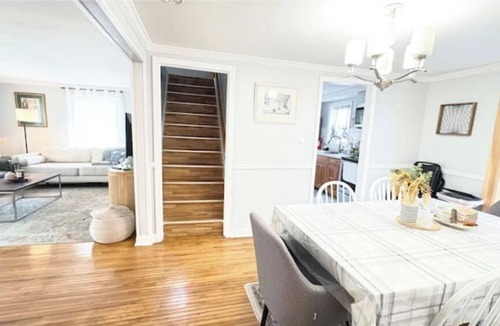 Amherst House | Spacious 5-bedroom house in lovely Amherst with Central AC,