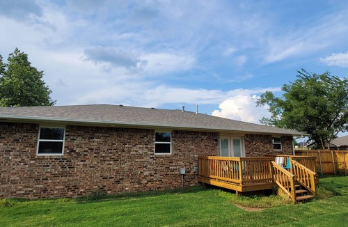 Guthrie House | Spacious 5-bedroom house with covered parking and private backyard in Guthrie.
