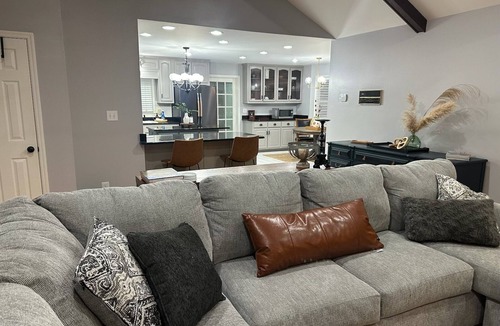 Harvest House | Spacious 5-bedroom house w/fitness room, WiFi. Just like home away from home!