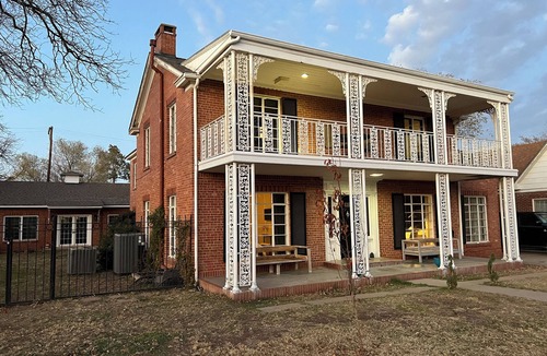 South Overton House | Spacious 5-bedroom house in charming Lubbock with WiFi and AC