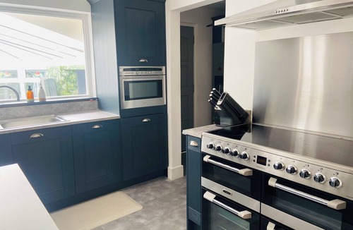 Dunblane House | Spacious 5-Bedroom House