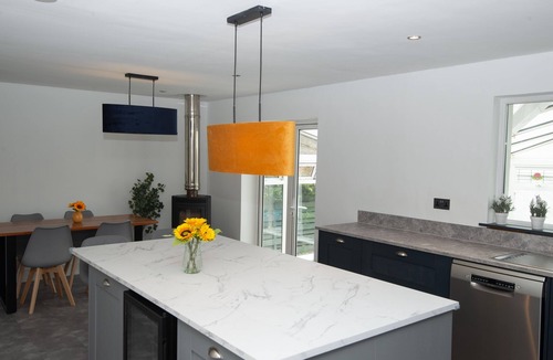 Dunblane House | Spacious 5-Bedroom House