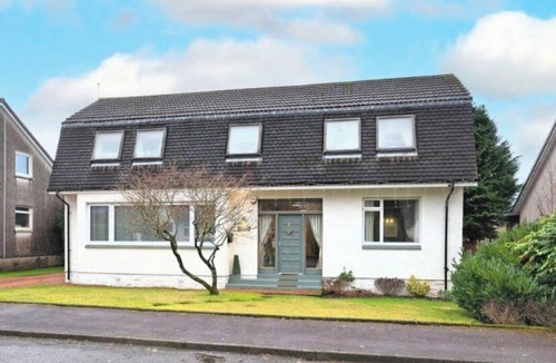 Dunblane House | Spacious 5-Bedroom House
