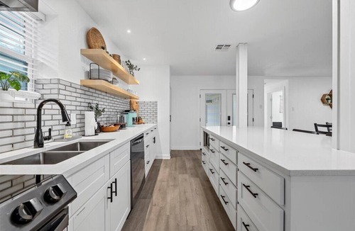 Brazos House | Spacious 5-bedroom house in charming Waco with AC