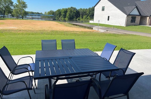 Afton House | Spacious 5-bedroom house on Monkey Island, Afton with WiFi, AC & slip in dock