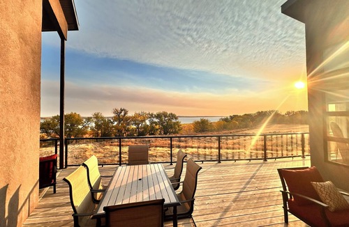 Brule House | Spacious 5-Bedroom House on Lake McConaughey – Lake front, WiFi, AC