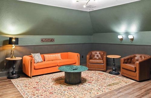 Conroe House | Spacious 5-bedroom house, sauna, pool, game room and speakeasy